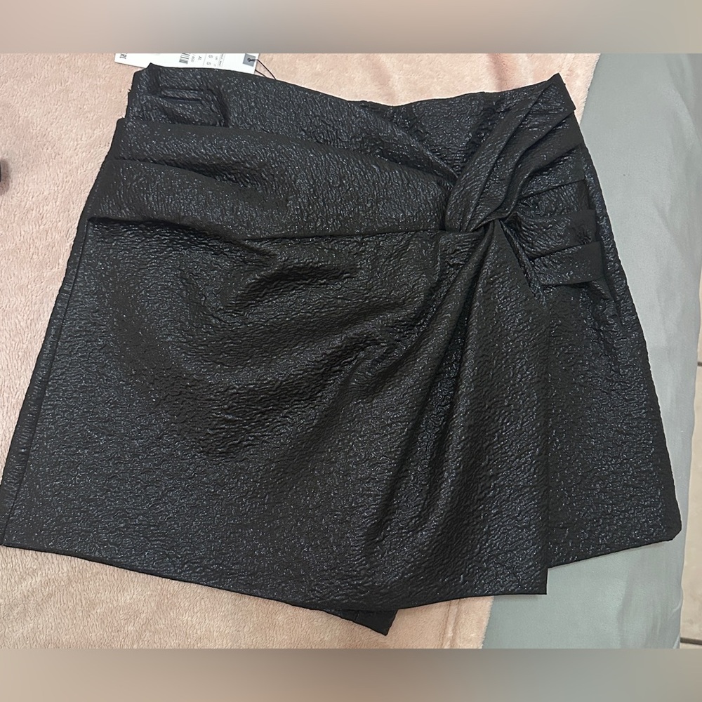 Zara Black Textured Skirt